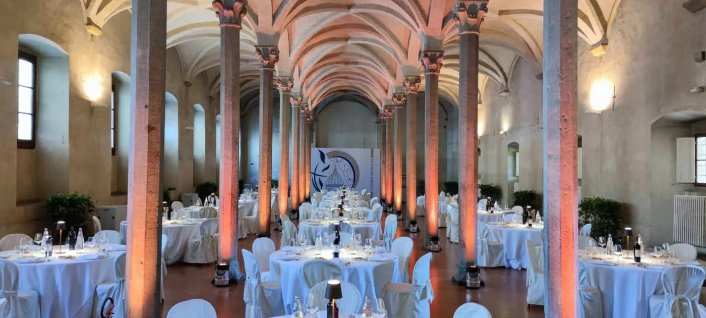 Cena di gala istituzionale in un salone storico a Firenze